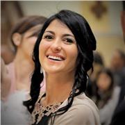 Docente di diritto impartisce lezioni a studenti del liceo o a studenti universitari. Attraverso schemi e mappe concettuali che permettono di di assimilare i concetti in maniera piu semplice e immediata